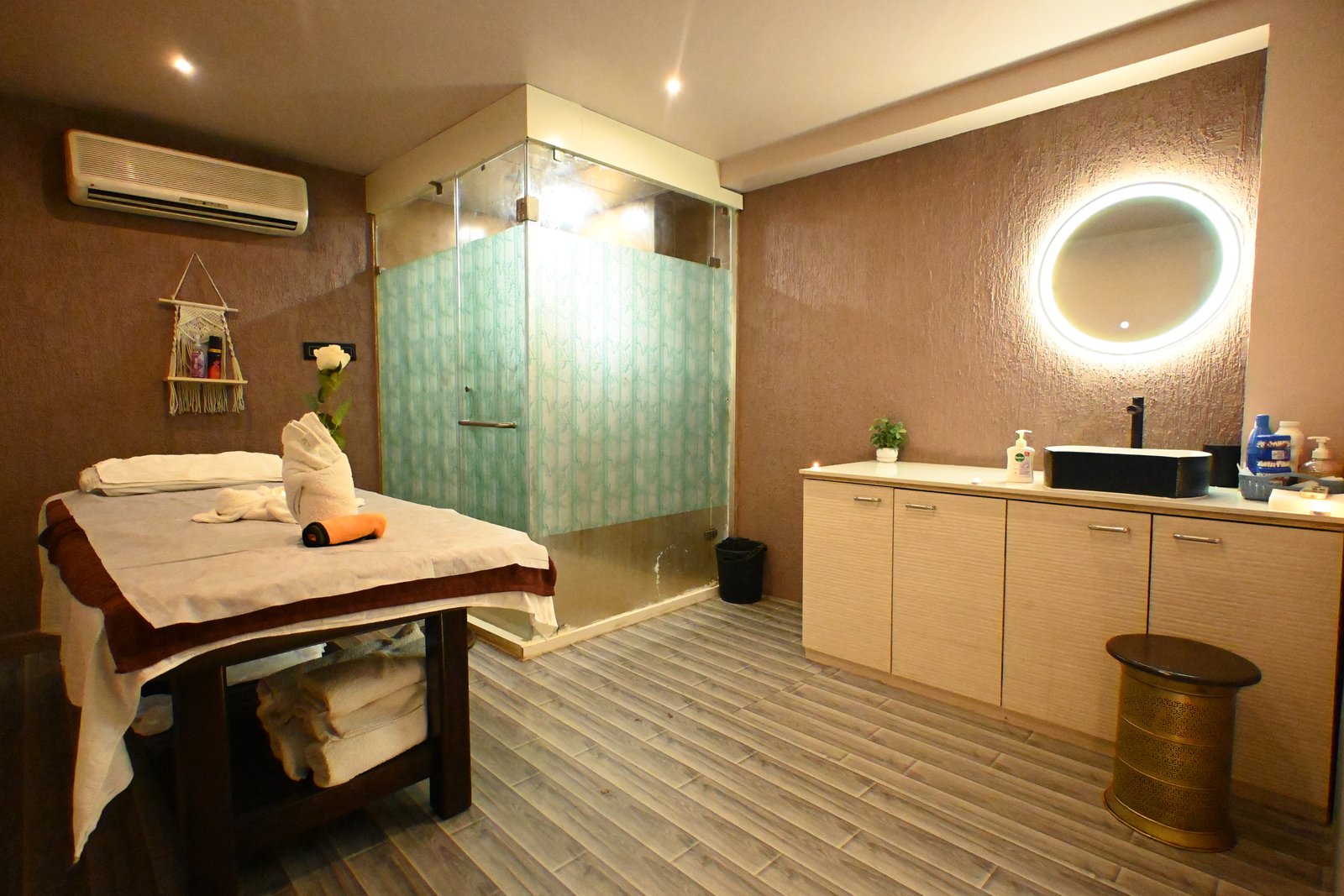 spa in Wakad